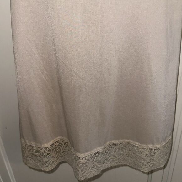 Vintage Olga light tan half slip with lace hem / as is - Picture 2 of 6